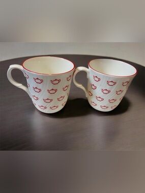 2 Sadler Wellington fine bone china tea cups white with Red Teapot pattern